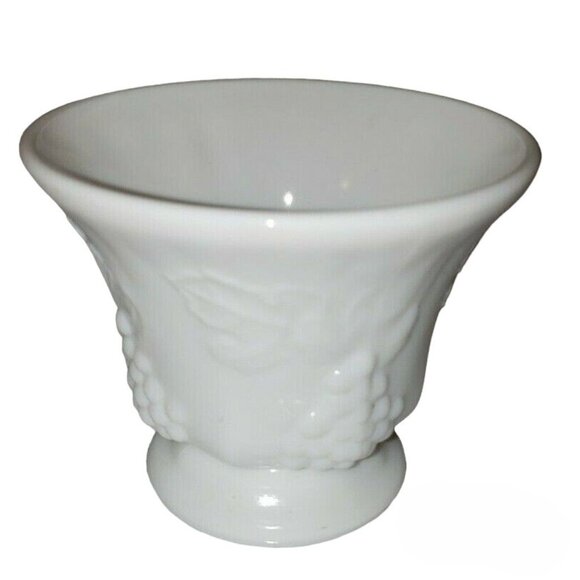 Mid Century Harvest Grapes White Glass Tea/Coffee Cup - Picture 3 of 3